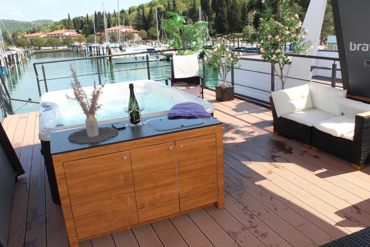 Floating House Bravia 호텔 포르토로즈 외부 사진