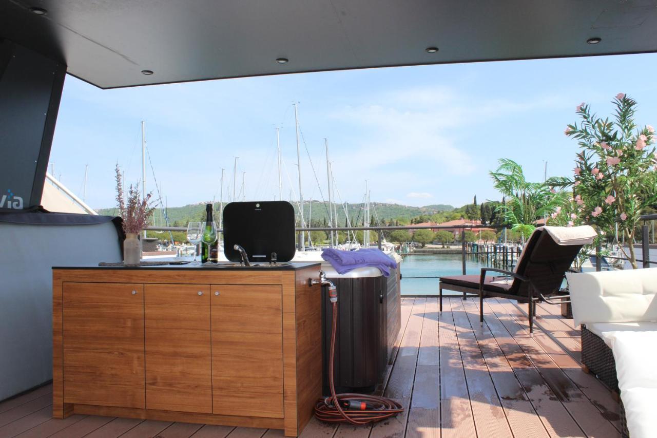 Floating House Bravia 호텔 포르토로즈 외부 사진