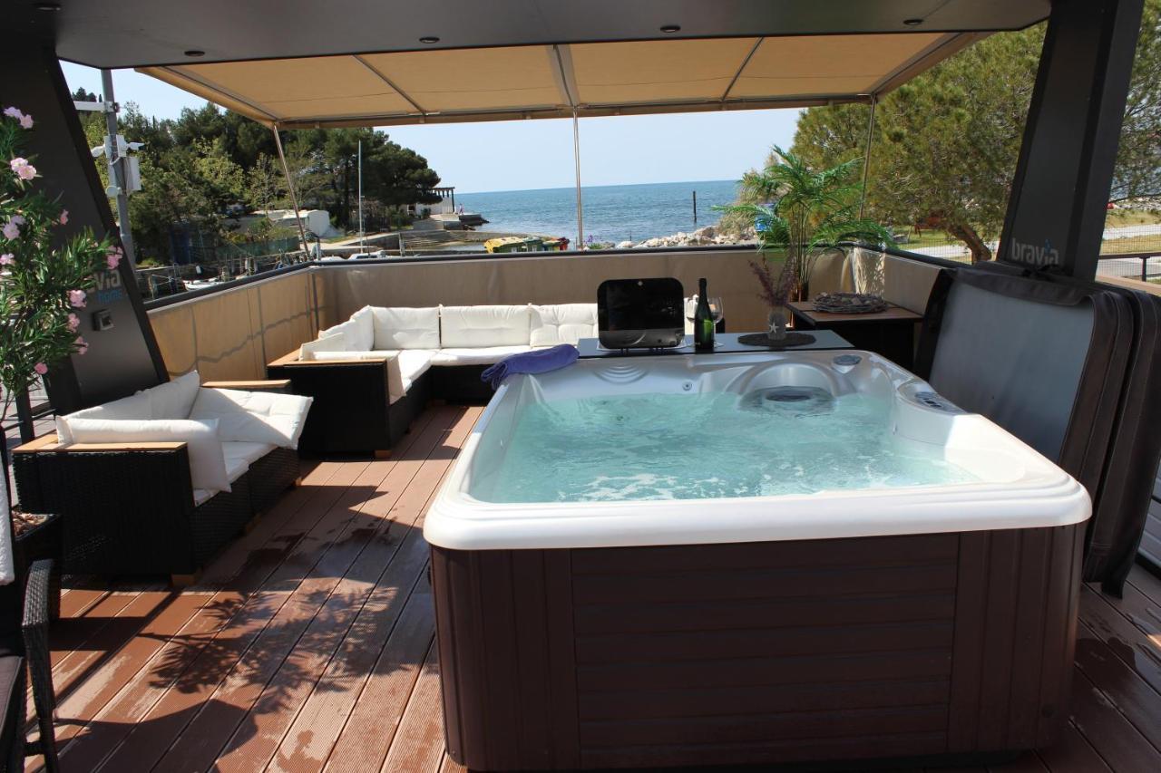 Floating House Bravia 호텔 포르토로즈 외부 사진