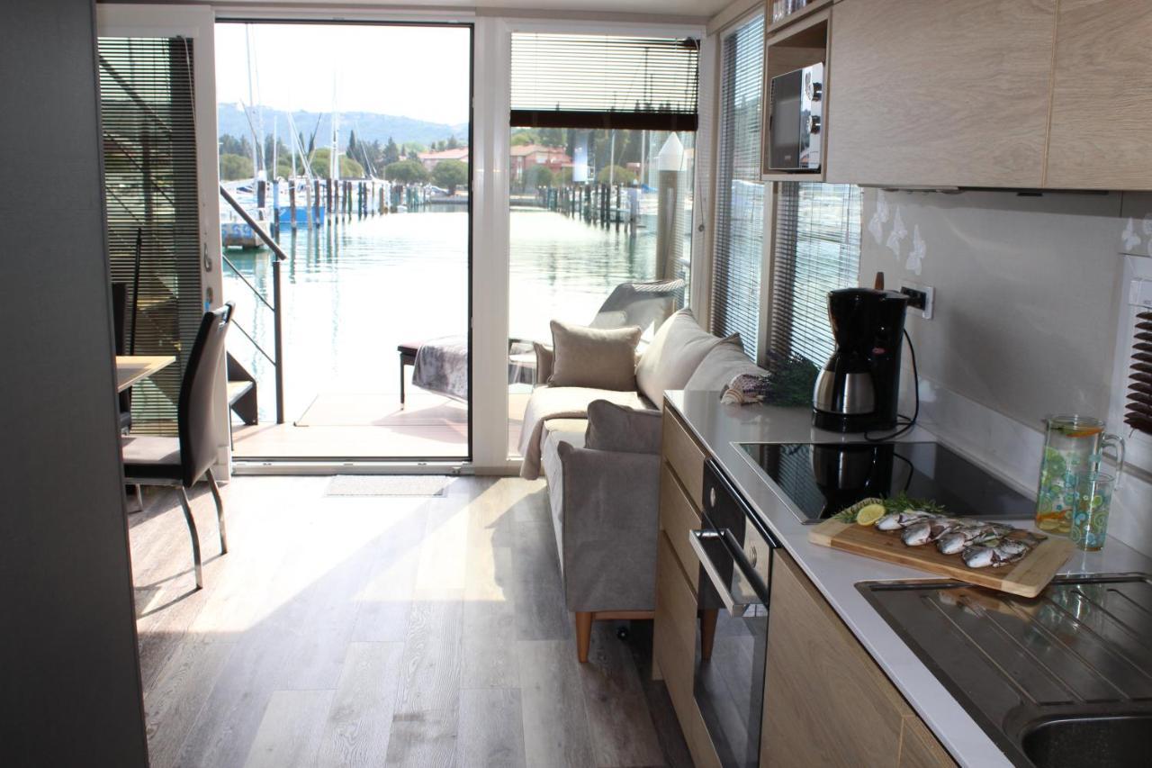 Floating House Bravia 호텔 포르토로즈 외부 사진