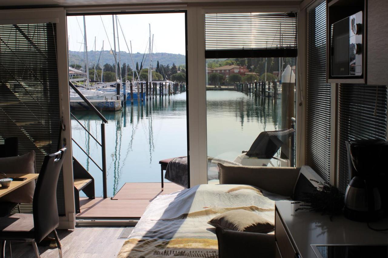Floating House Bravia 호텔 포르토로즈 외부 사진